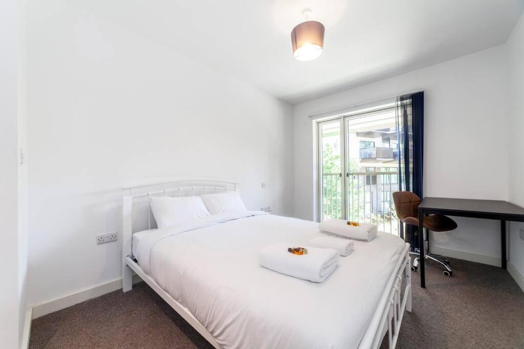 Stunning New 3 Bdr Duplex Wbalcony, East London Apartment Exterior photo