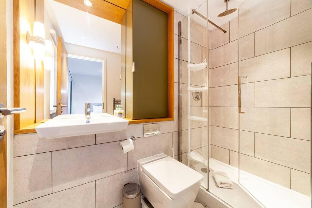 Stunning New 3 Bdr Duplex Wbalcony, East London Apartment Exterior photo