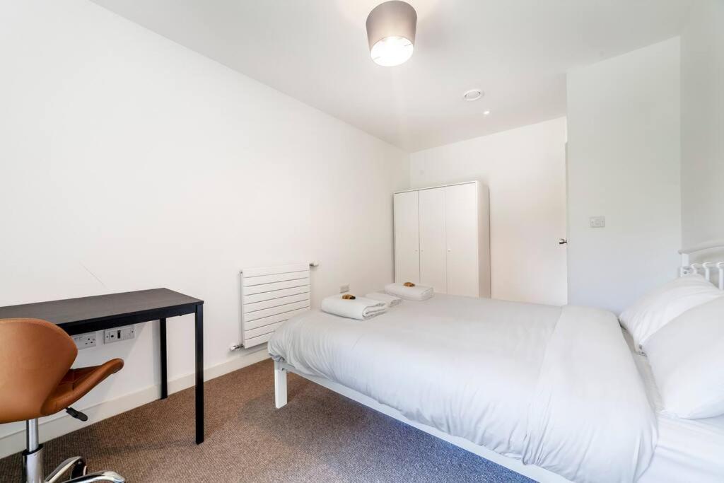 Stunning New 3 Bdr Duplex Wbalcony, East London Apartment Exterior photo