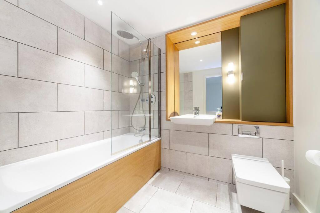 Stunning New 3 Bdr Duplex Wbalcony, East London Apartment Exterior photo