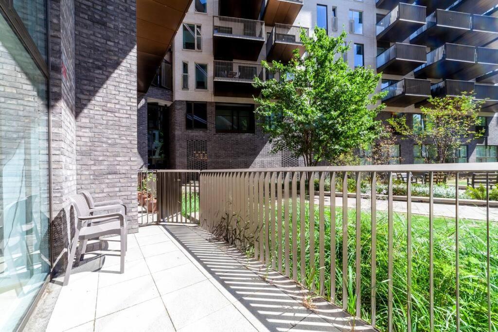 Stunning New 3 Bdr Duplex Wbalcony, East London Apartment Exterior photo