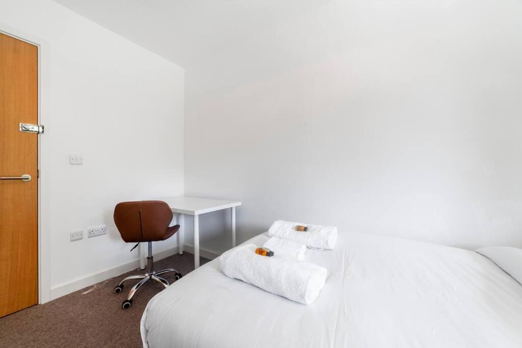 Stunning New 3 Bdr Duplex Wbalcony, East London Apartment Exterior photo